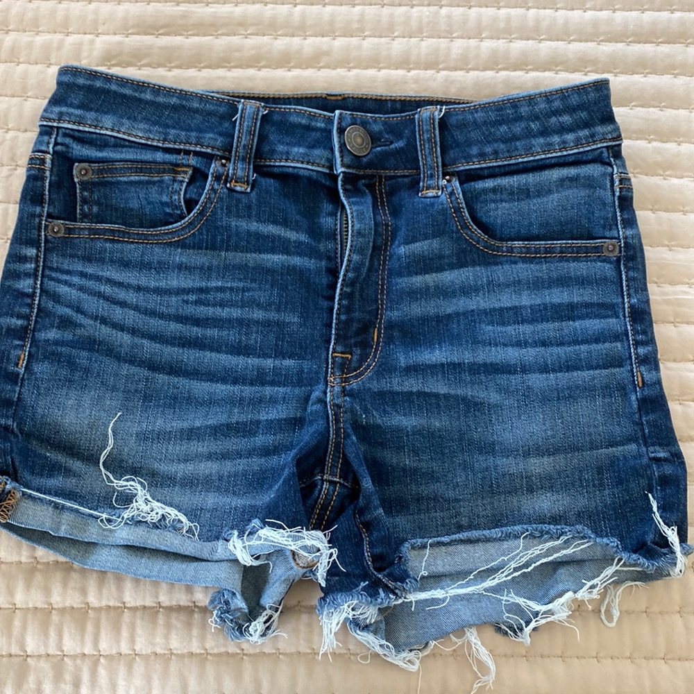 American Eagle high rise shortie denim shorts size 6. Almost new condition.